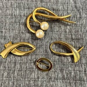 Set of 4 Premier Designs pins/brooches. Excellent condition.